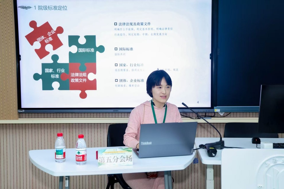 7黄婧.jpg 7黄婧.jpg